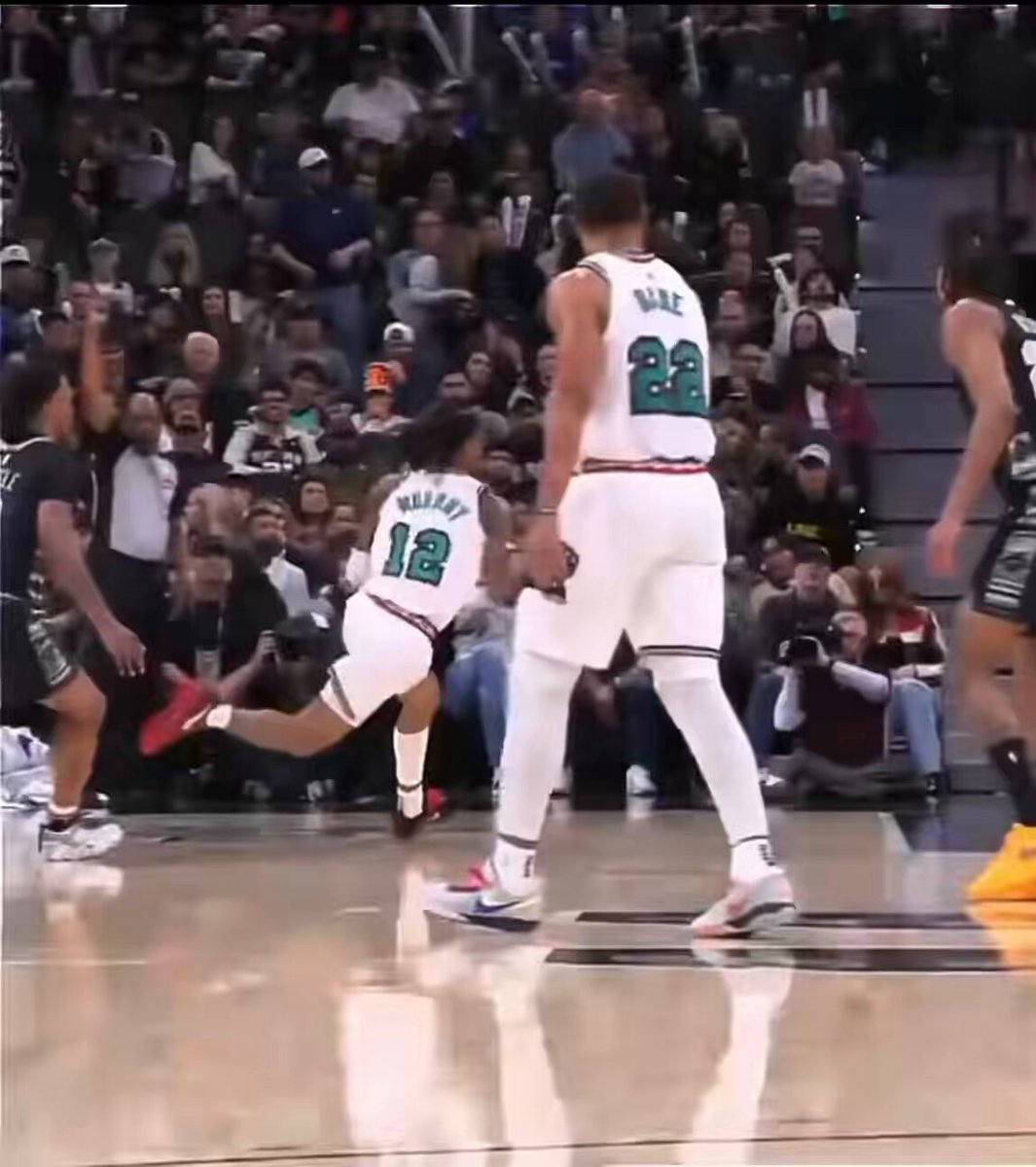NBA Game Highlights: Dunk Attempt