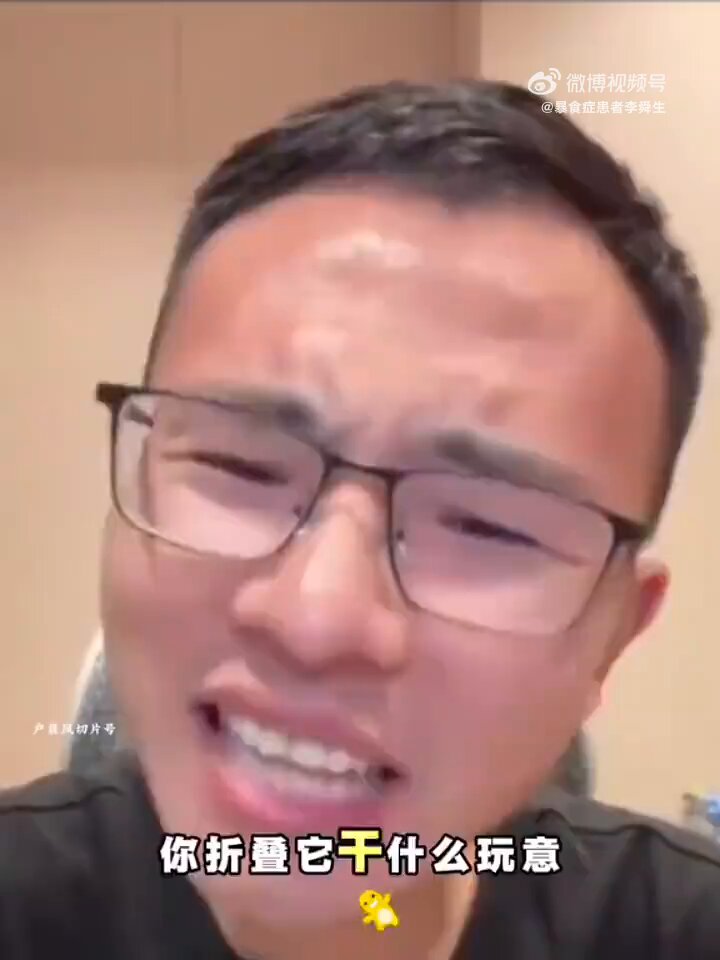 Man criticizes folding phones for price and performance