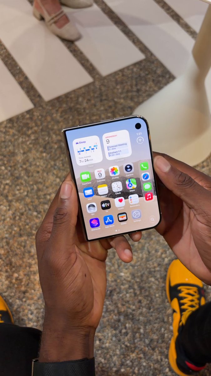 iPhone 15 Pro Max Dynamic Island Display